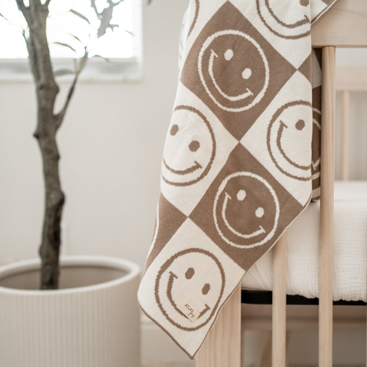 Smiley Knit Blanket: Latte/Coconut Milk