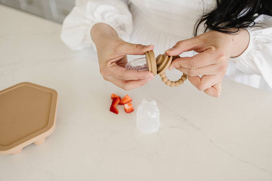 Pacifier Feeder: Sand