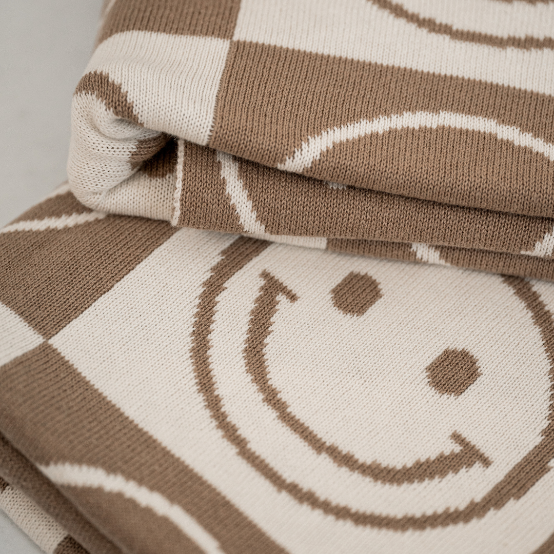 Smiley Knit Blanket: Latte/Coconut Milk