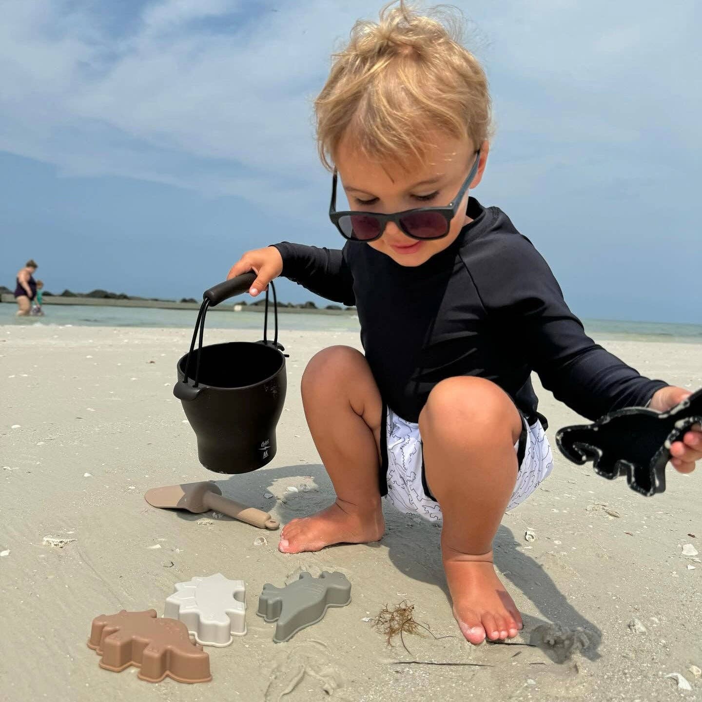 AK x C&F Dino Silicone Beach Toy Set