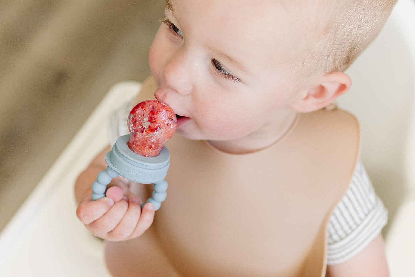 Pacifier Feeder: Sand