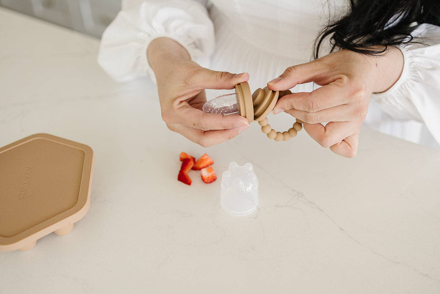 Pacifier Feeder: Sand